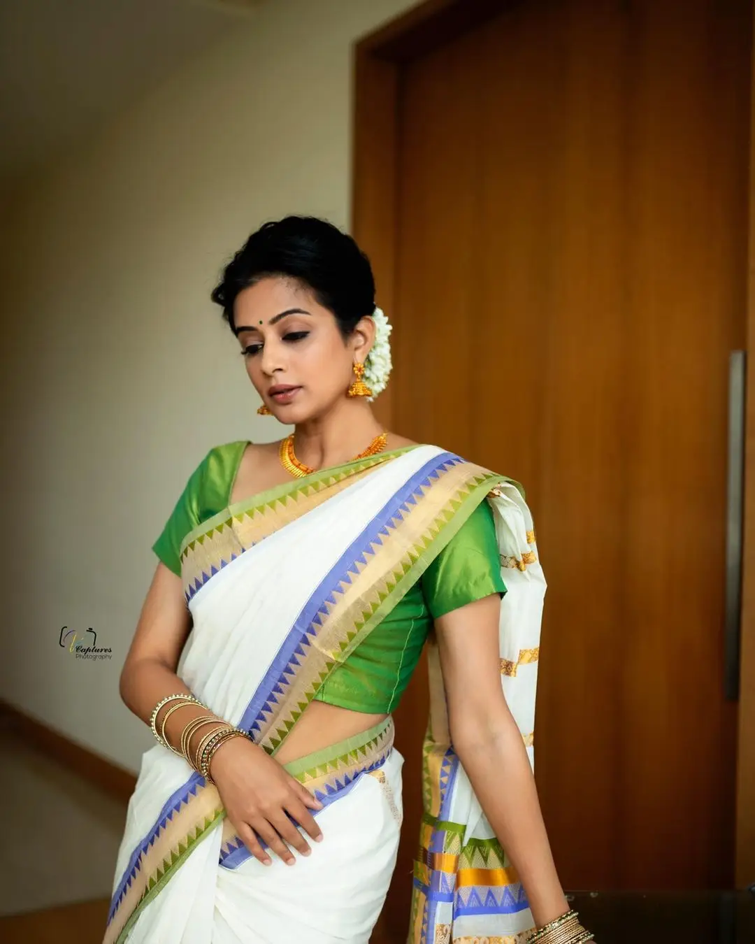 Priyamani In South Indian Traditional White Saree Green Blouse